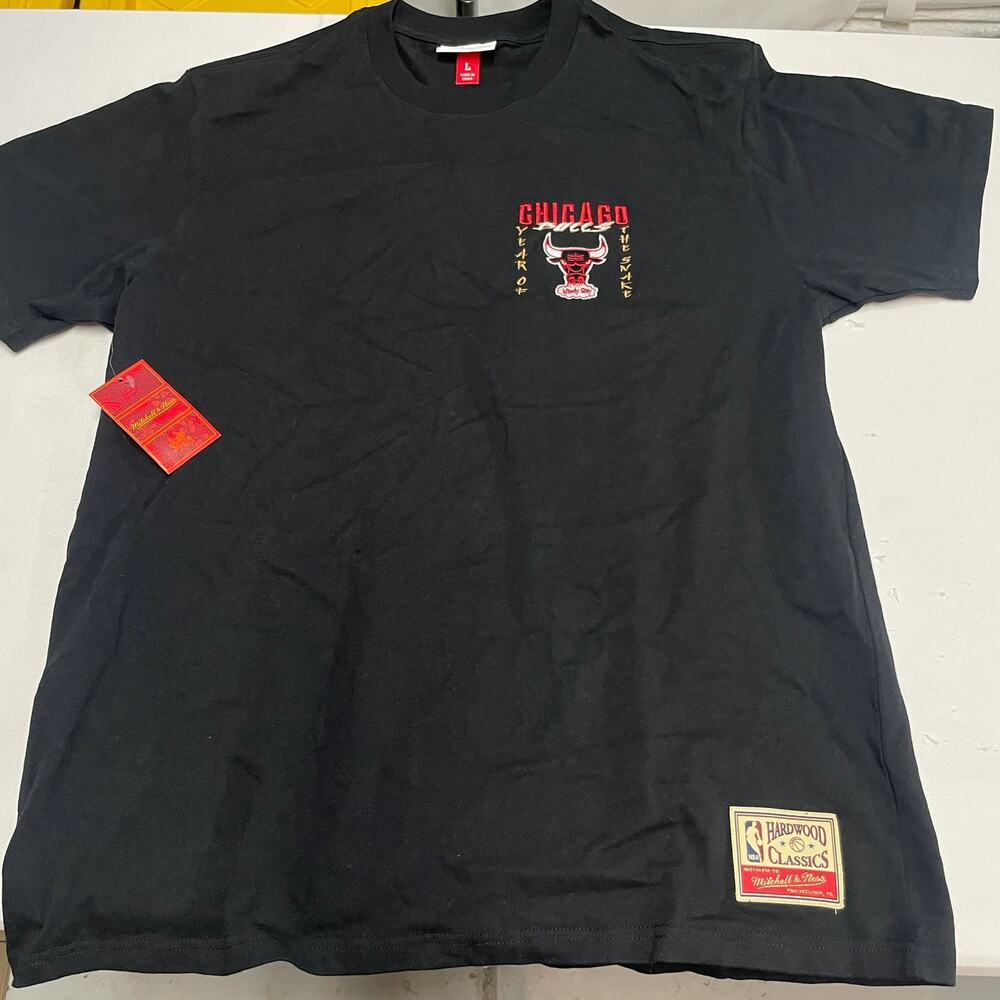 Chicago Bulls Mitchell & Ness Hardwood Classics Year of the Snake T-Shirt NWT